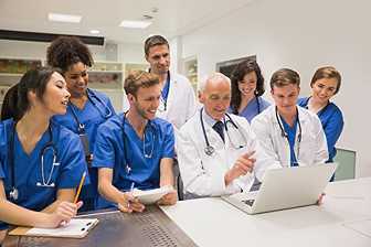 5 Key Differences: A Student’s Guide to Clinical Rotations in Latin America vs. the U.S.